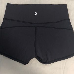 Lululemon in movement spandex 2.5 inseam shorts